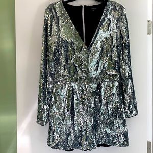Silver sequined long-sleeved romper
